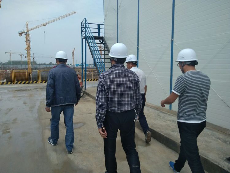 公司領(lǐng)導(dǎo)到濮陽建業(yè)世和府項目指導(dǎo)工作
