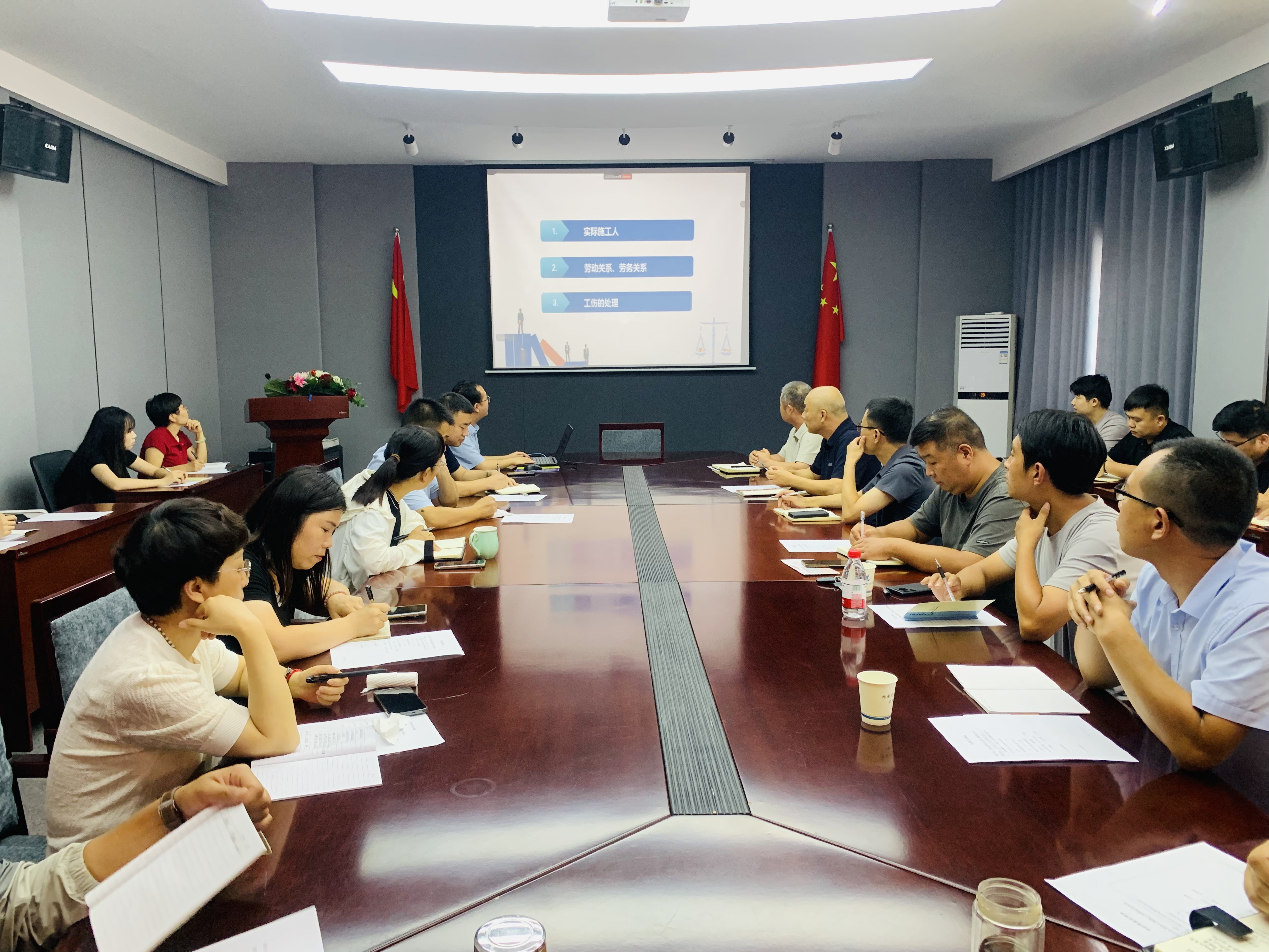 鴻宸學(xué)堂：河南鴻宸開展建筑工程領(lǐng)域?qū)ｍ?xiàng)法務(wù)培訓(xùn)